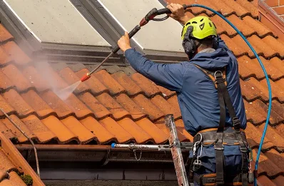 Démoussage et hydrofuge de toiture à Sermano